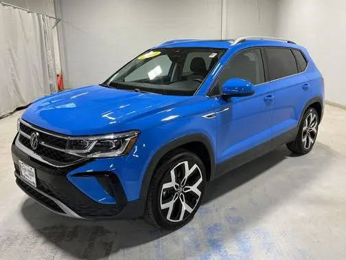 2023 Volkswagen Taos SEL AWD photo