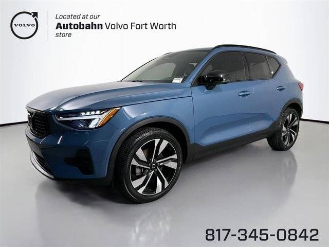 2023 Volvo XC40 Plus Dark Theme FWD photo