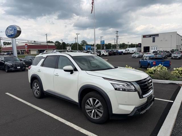 2023 Nissan Pathfinder SL 4WD photo