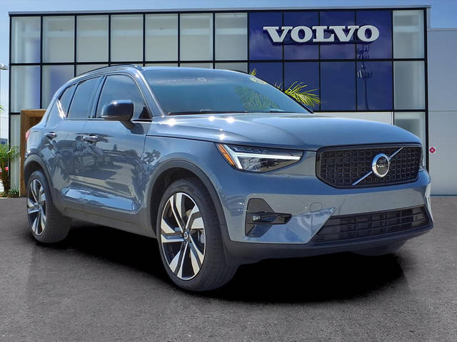 2023 Volvo XC40 Plus Dark Theme AWD photo