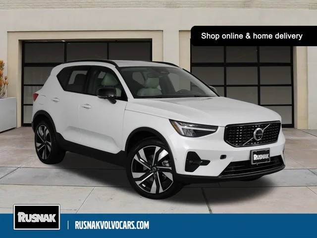 2023 Volvo XC40 Ultimate Dark Theme AWD photo