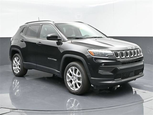 2023 Jeep Compass Latitude Lux 4WD photo