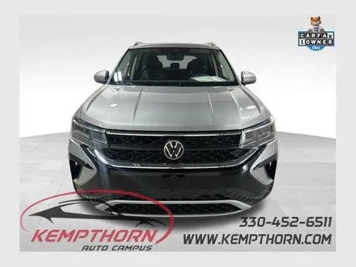 2023 Volkswagen Taos SE FWD photo