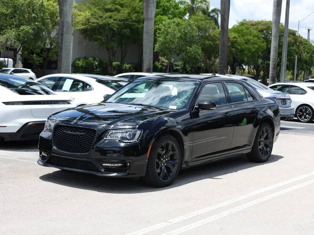 2023 Chrysler 300 Touring L RWD photo
