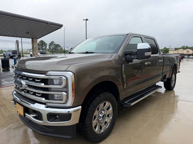 2023 Ford F-350 Super Duty LARIAT 4WD photo