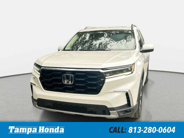 2023 Honda Pilot Touring FWD photo