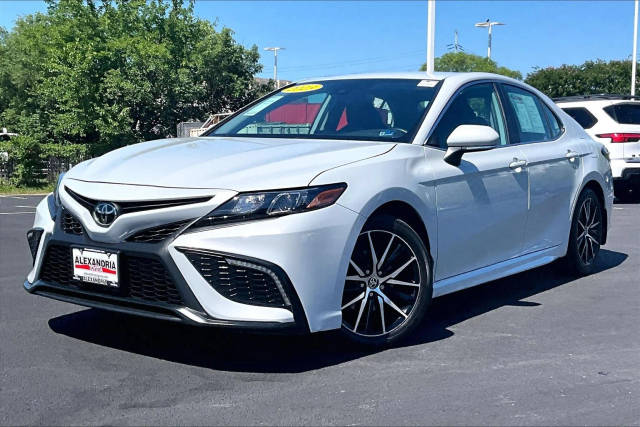 2023 Toyota Camry SE AWD photo
