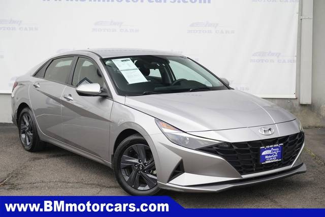 2023 Hyundai Elantra SEL FWD photo