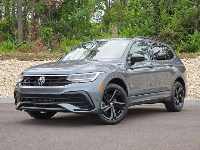 2023 Volkswagen Tiguan SE R-Line Black AWD photo