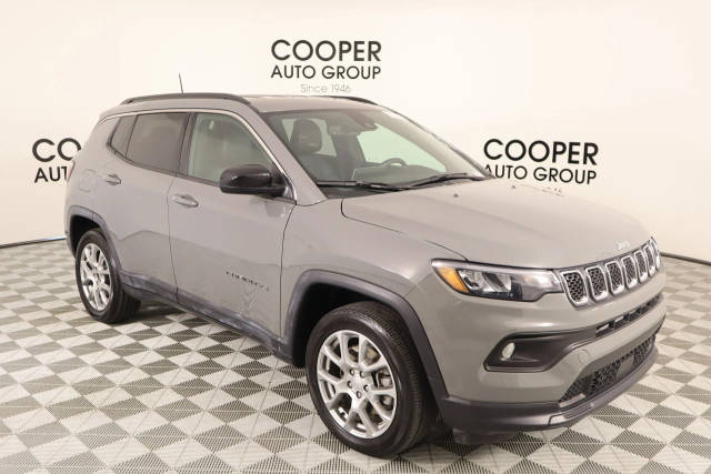 2023 Jeep Compass Latitude Lux 4WD photo