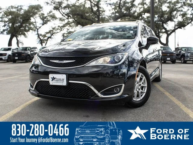 2020 Chrysler Pacifica Minivan Touring L FWD photo