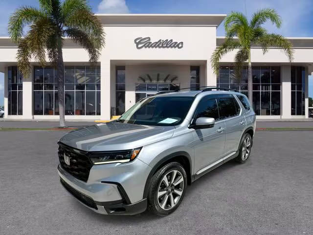 2023 Honda Pilot Touring FWD photo