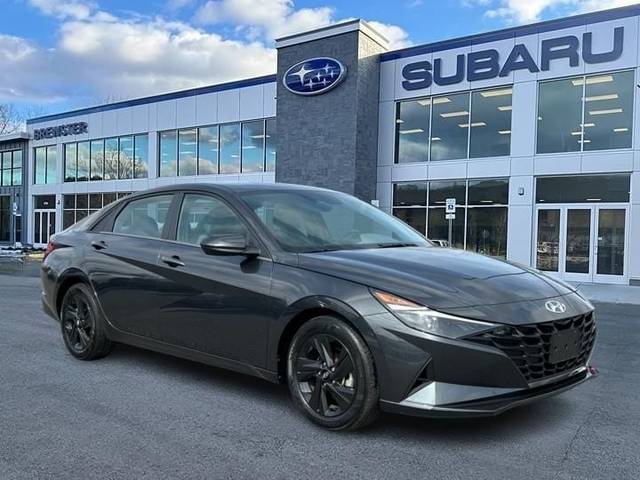 2023 Hyundai Elantra SEL FWD photo
