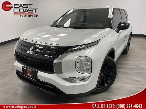2023 Mitsubishi Outlander SE Black Edition AWD photo