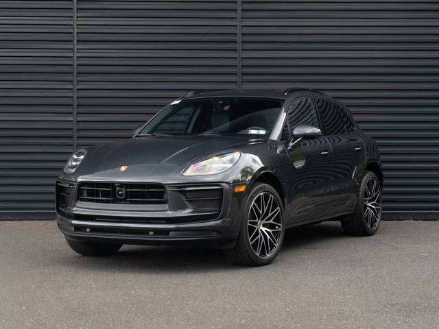 2023 Porsche Macan  AWD photo