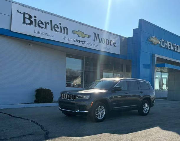 2023 Jeep Grand Cherokee L Laredo 4WD photo