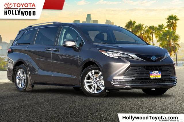 2023 Toyota Sienna Limited FWD photo