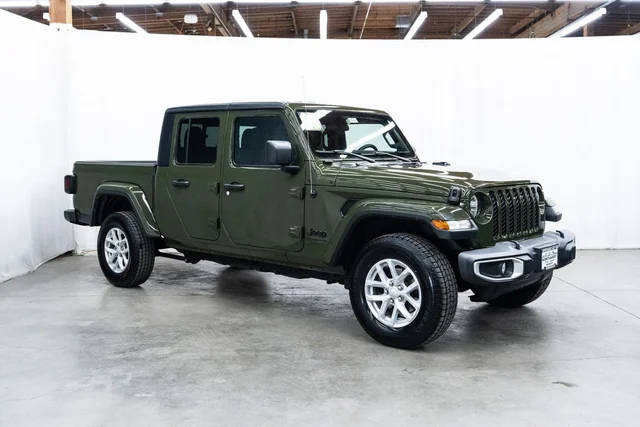 2023 Jeep Gladiator Sport S 4WD photo