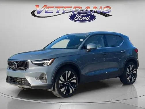 2023 Volvo XC40 Plus Bright Theme AWD photo