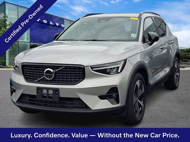 2023 Volvo XC40 Plus Dark Theme AWD photo