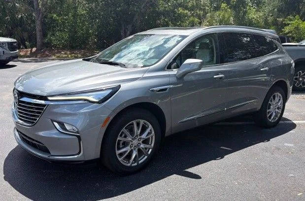 2023 Buick Enclave Premium FWD photo