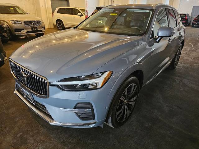 2023 Volvo XC60 Plus Bright Theme AWD photo