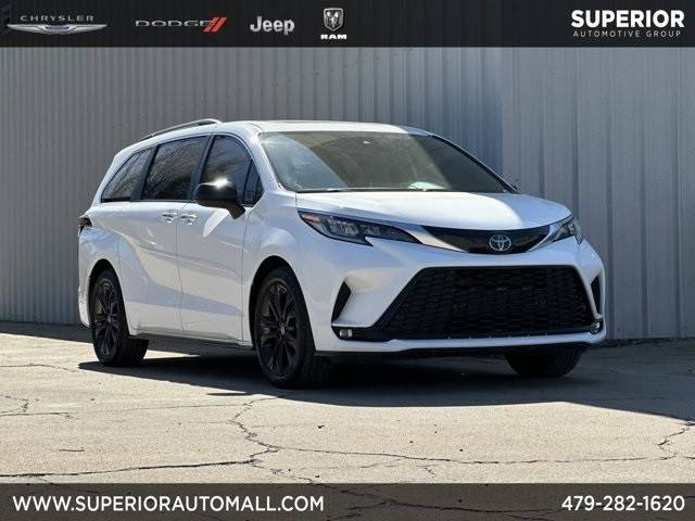 2023 Toyota Sienna XSE FWD photo