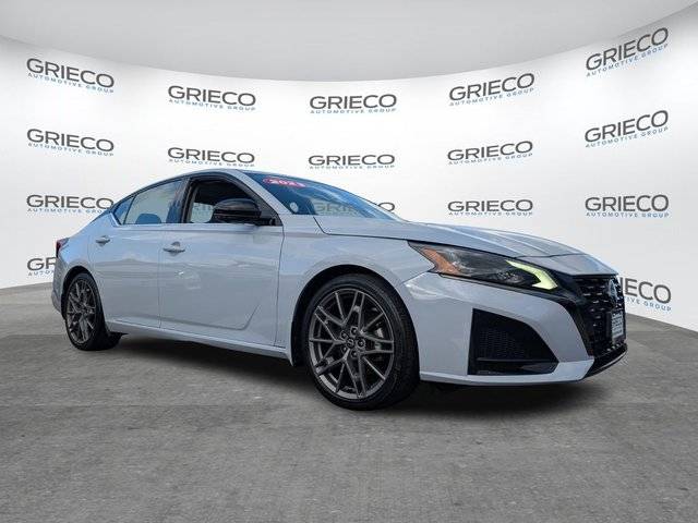 2023 Nissan Altima 2.0 SR FWD photo