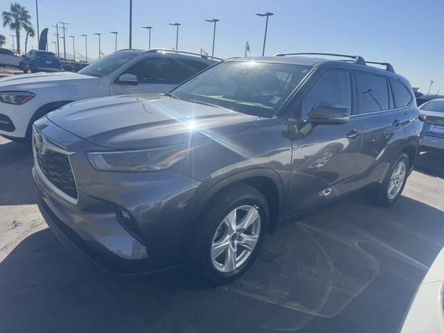 2023 Toyota Highlander LE FWD photo