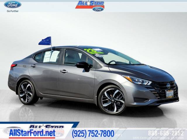 2023 Nissan Versa SR FWD photo