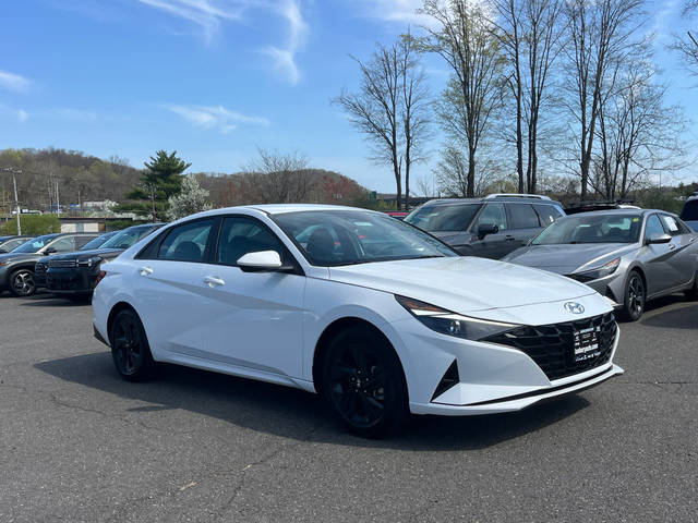 2023 Hyundai Elantra SEL FWD photo