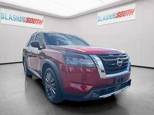 2023 Nissan Pathfinder SL 4WD photo