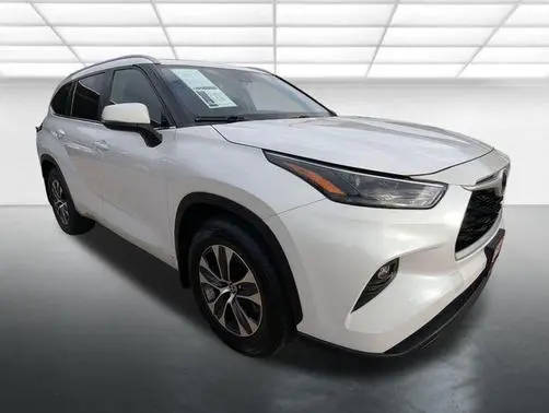 2023 Toyota Highlander XLE FWD photo