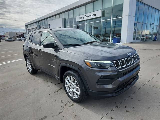 2023 Jeep Compass Latitude Lux 4WD photo