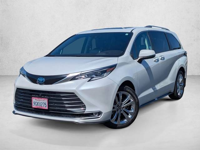 2023 Toyota Sienna Platinum FWD photo
