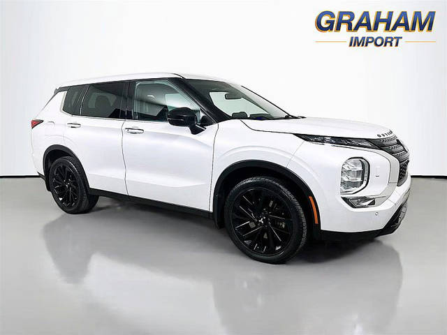 2023 Mitsubishi Outlander SE Special Edition AWD photo