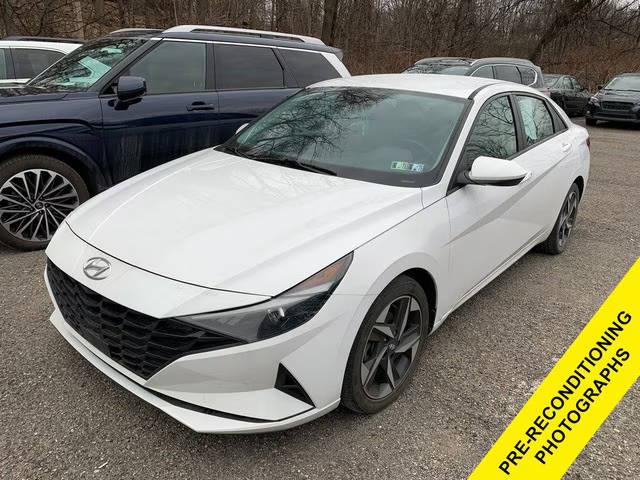 2023 Hyundai Elantra SEL FWD photo