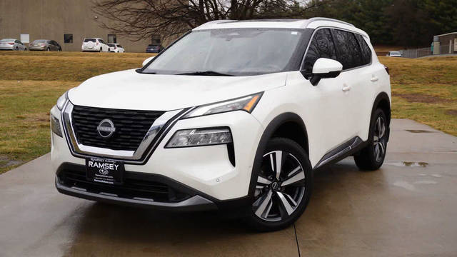 2023 Nissan Rogue SL FWD photo