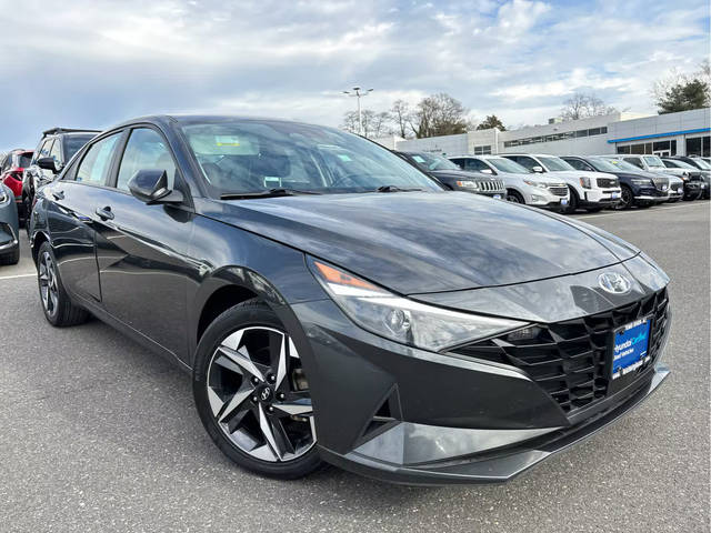 2023 Hyundai Elantra SEL FWD photo