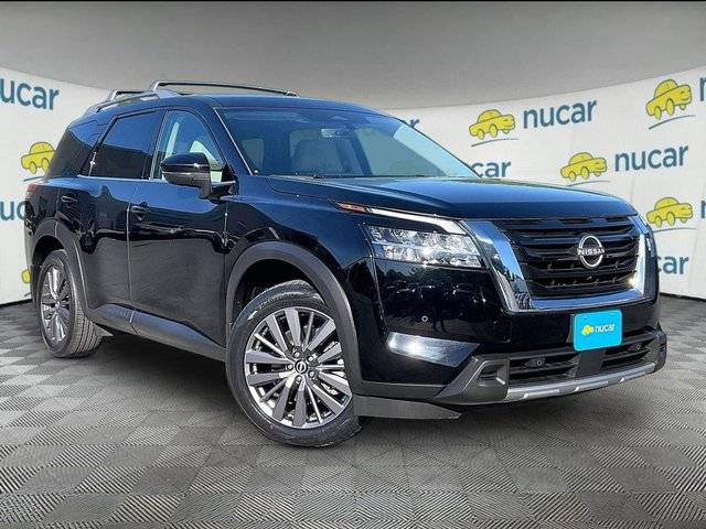 2023 Nissan Pathfinder SL 4WD photo