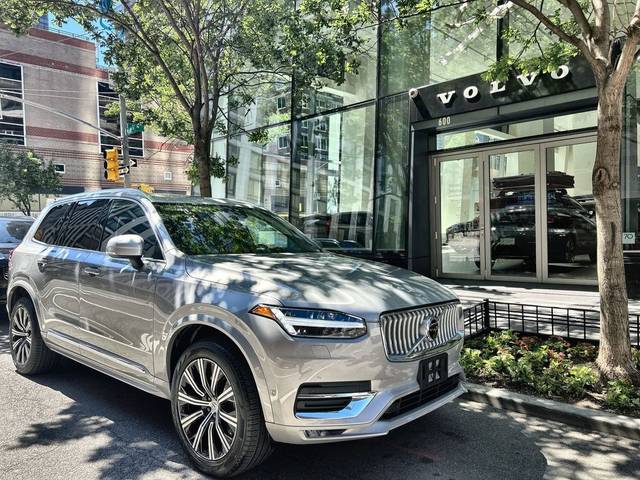 2023 Volvo XC90 Plus AWD photo