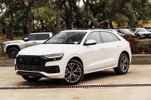2023 Audi Q8 Premium AWD photo