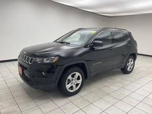2023 Jeep Compass Latitude 4WD photo