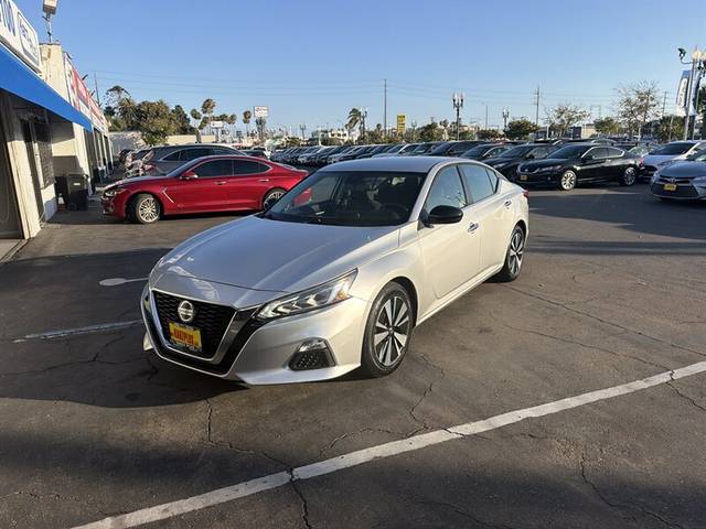 2021 Nissan Altima 2.5 SV FWD photo