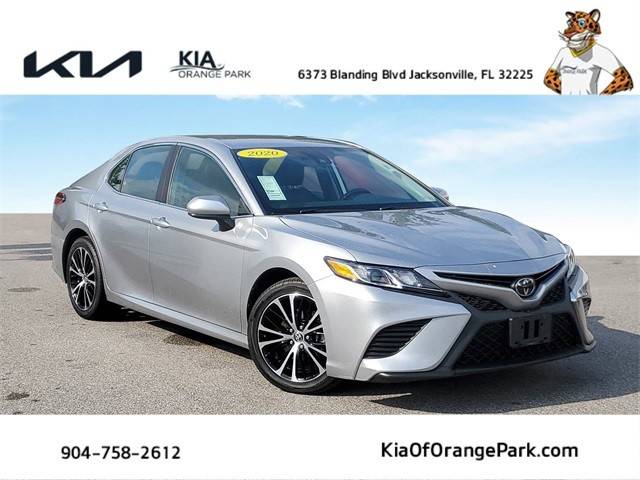 2020 Toyota Camry SE FWD photo