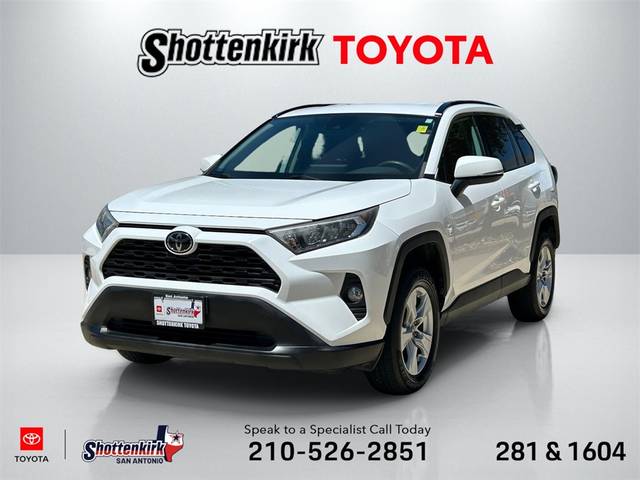 2021 Toyota RAV4 XLE FWD photo