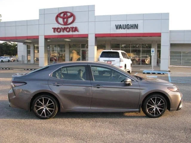 2023 Toyota Camry SE FWD photo