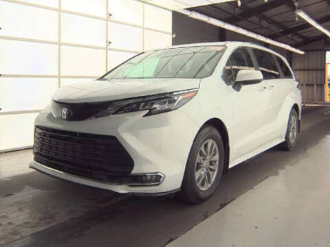 2023 Toyota Sienna XLE FWD photo