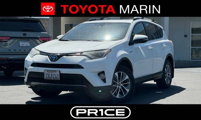 2017 Toyota RAV4 XLE AWD photo