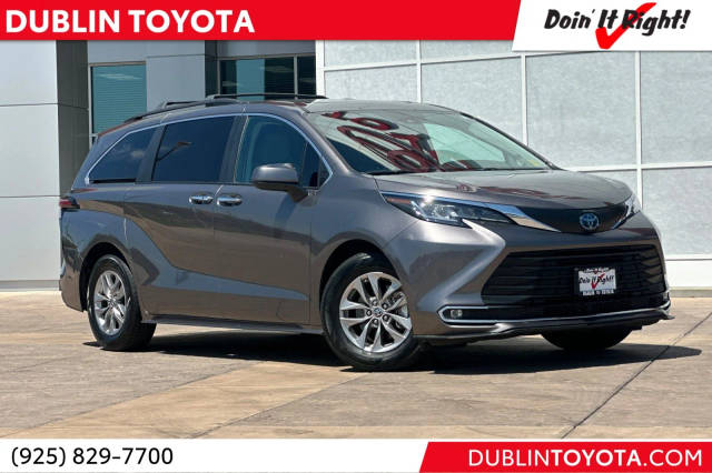 2022 Toyota Sienna XLE FWD photo